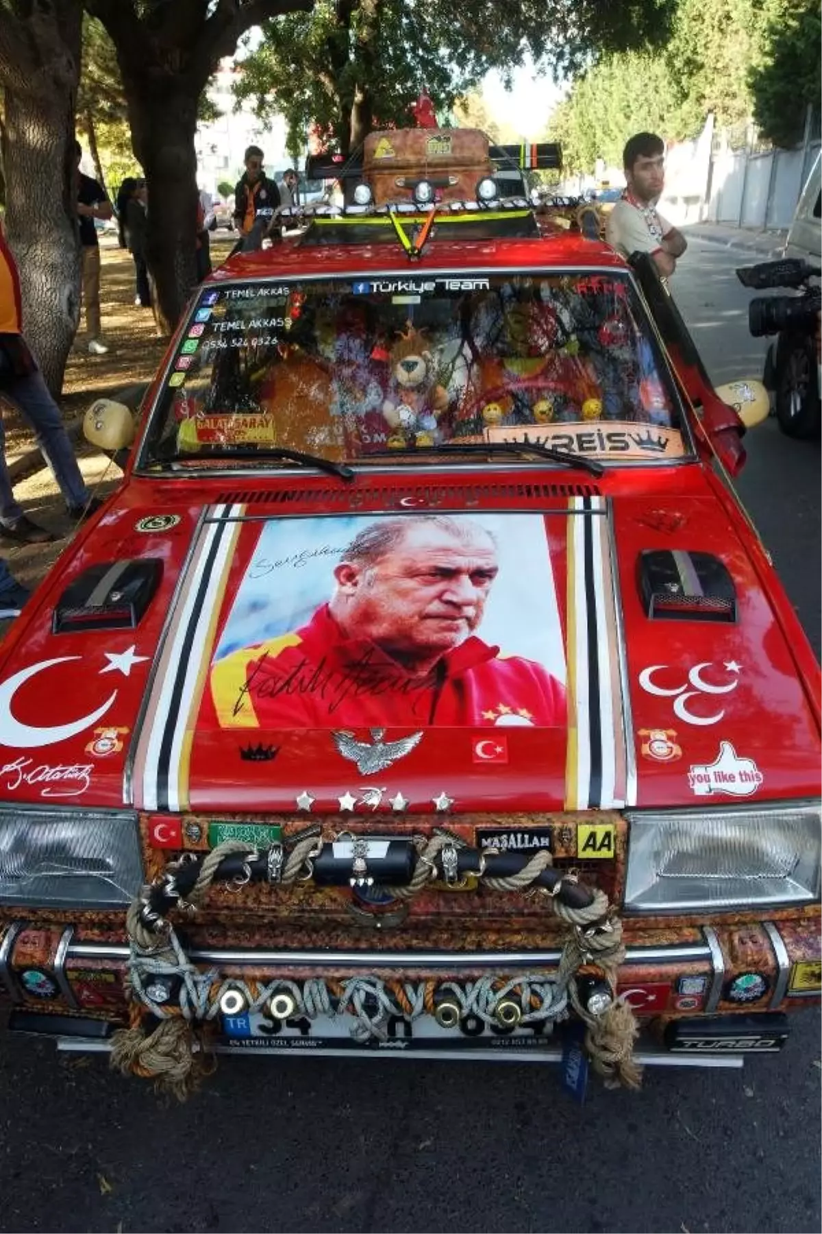 \'Galatasaraylı araba\', her maçta takımı stada uğurluyor ..!