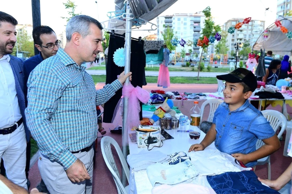 Geri dönüşüm çarşısı etkinliği renkli geçti