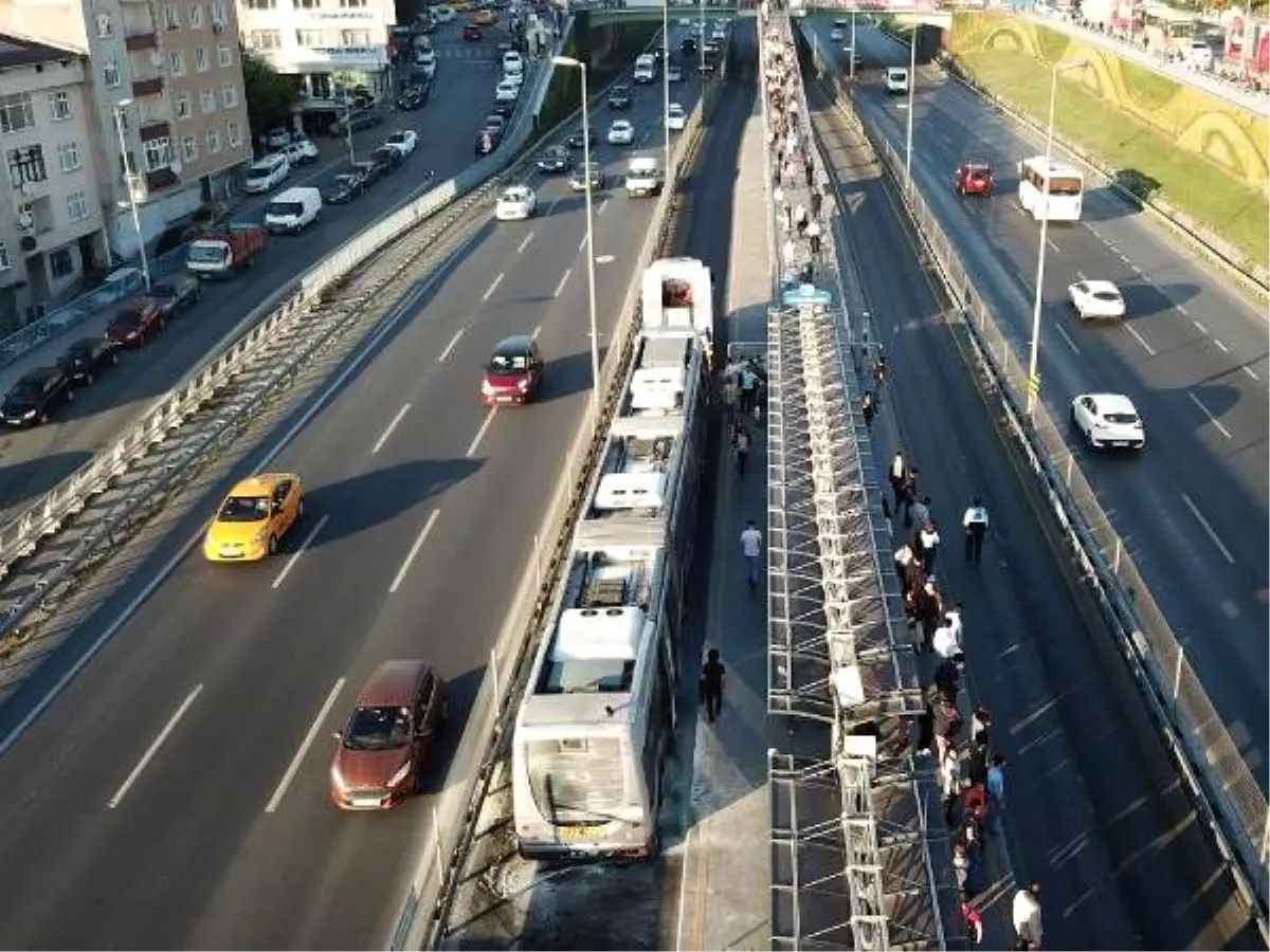 Havadan fotoğraflar / metrobüste yangın; seferler aksıyor (2)