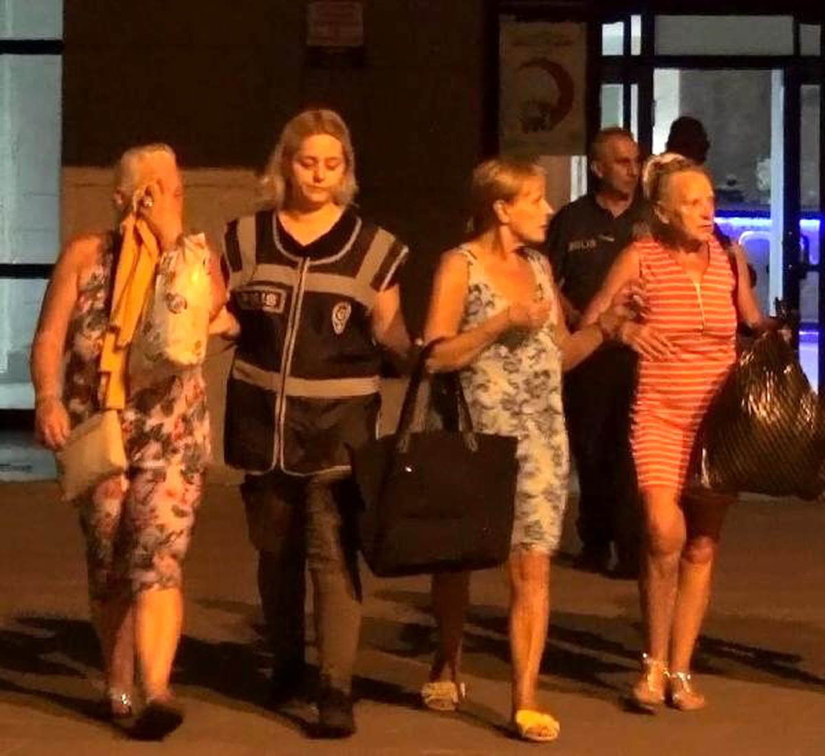 Hırsızlık şüphelisi 3 ingiliz turist tutuklandı