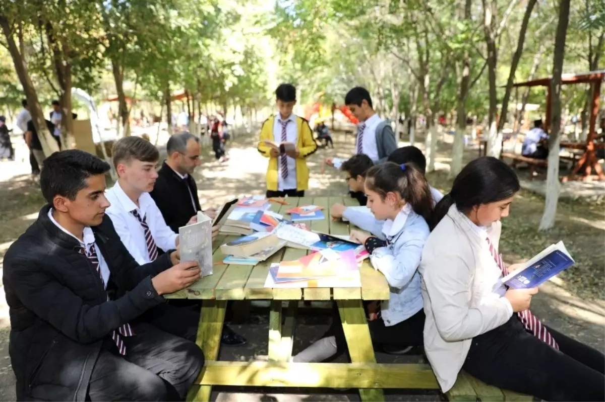 Iğdırlılar kitap okuma etkinliğinde buluştu