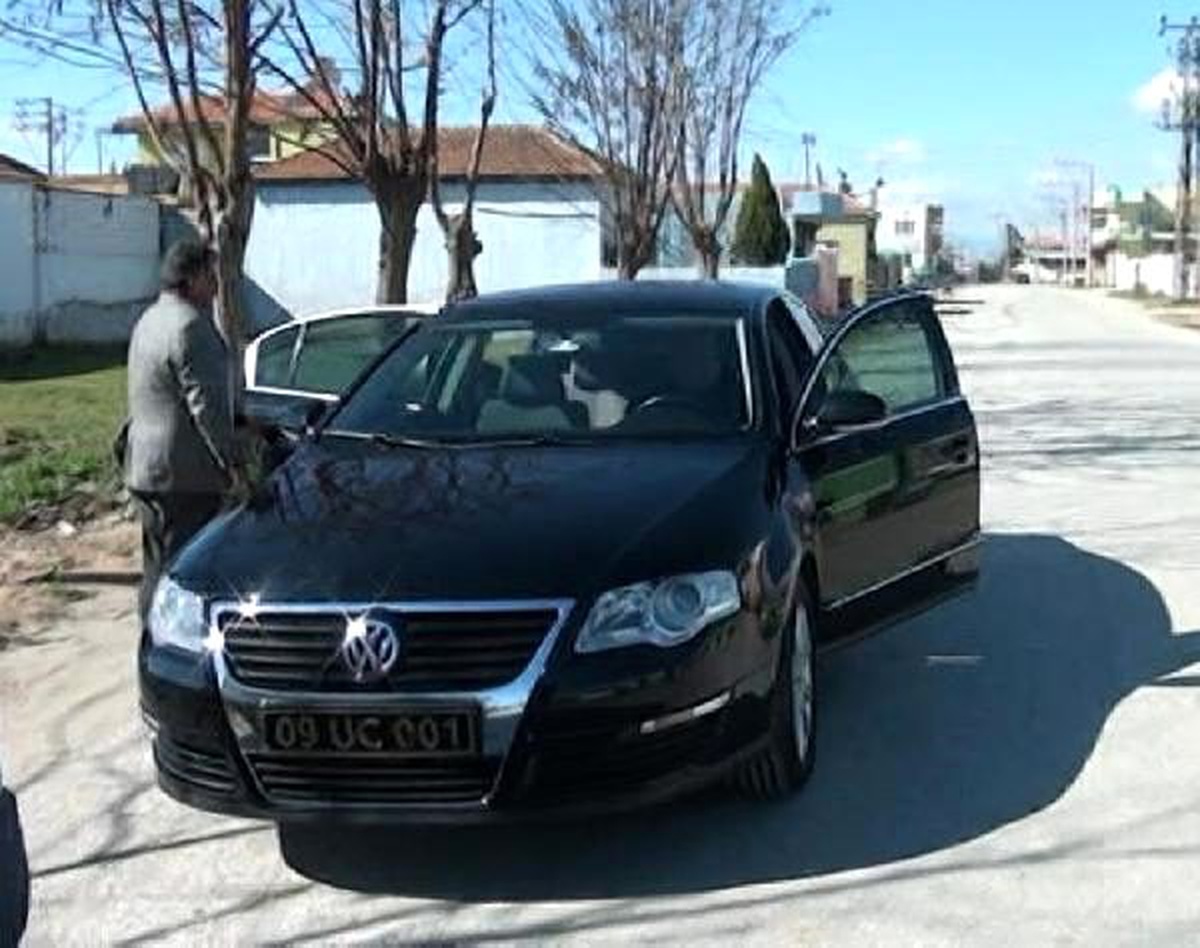 İncirliova belediyesi\'nin makam otomobili hacizden kaçırıldı
