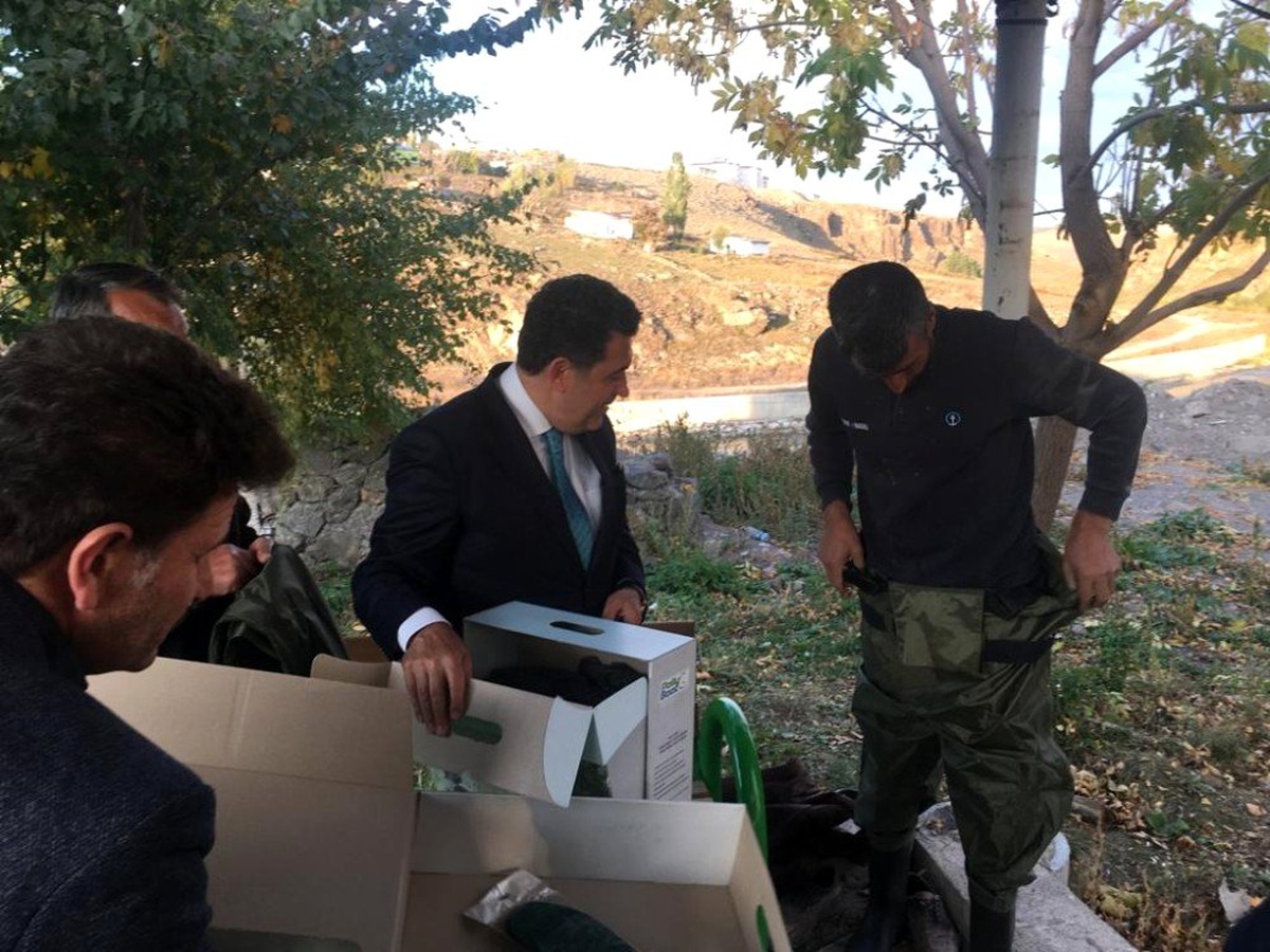 İzmir Büyükşehir Belediyesi\'nden Ardahan Belediye\'sine malzeme desteği