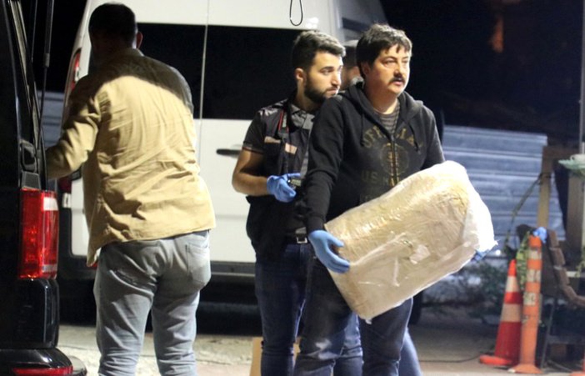 İzmir\'de yaklaşık 1 ton uyuşturucu ele geçirildi