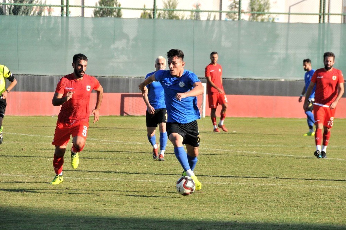 Karaköprü Belediyespor zirve yarışını sürdürüyor