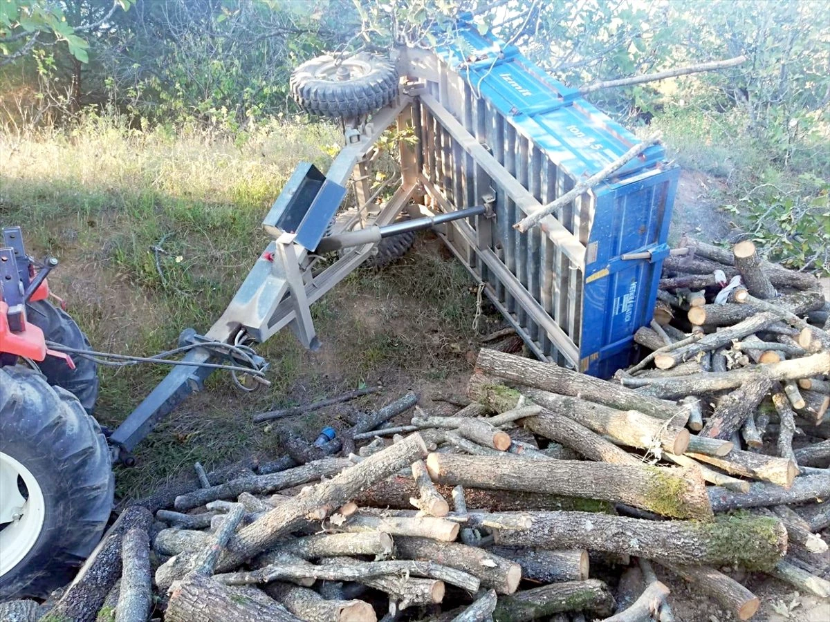 Karamürsel\'de traktör devrildi: 3 yaralı