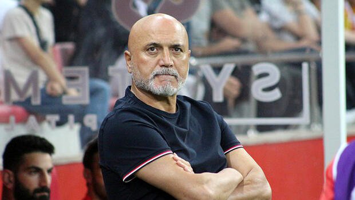 Kayserispor\'da teknik direktör Hikmet Karaman ile yollar ayrıldı.