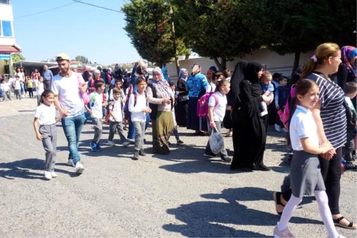 Marmara ereğlisi\'nde depremde hasar gören okulun öğrencileri nakledildi
