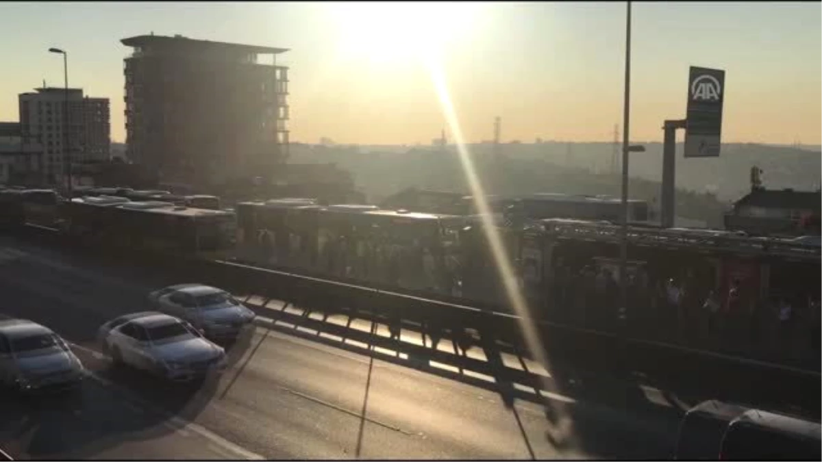 Metrobüste yangın