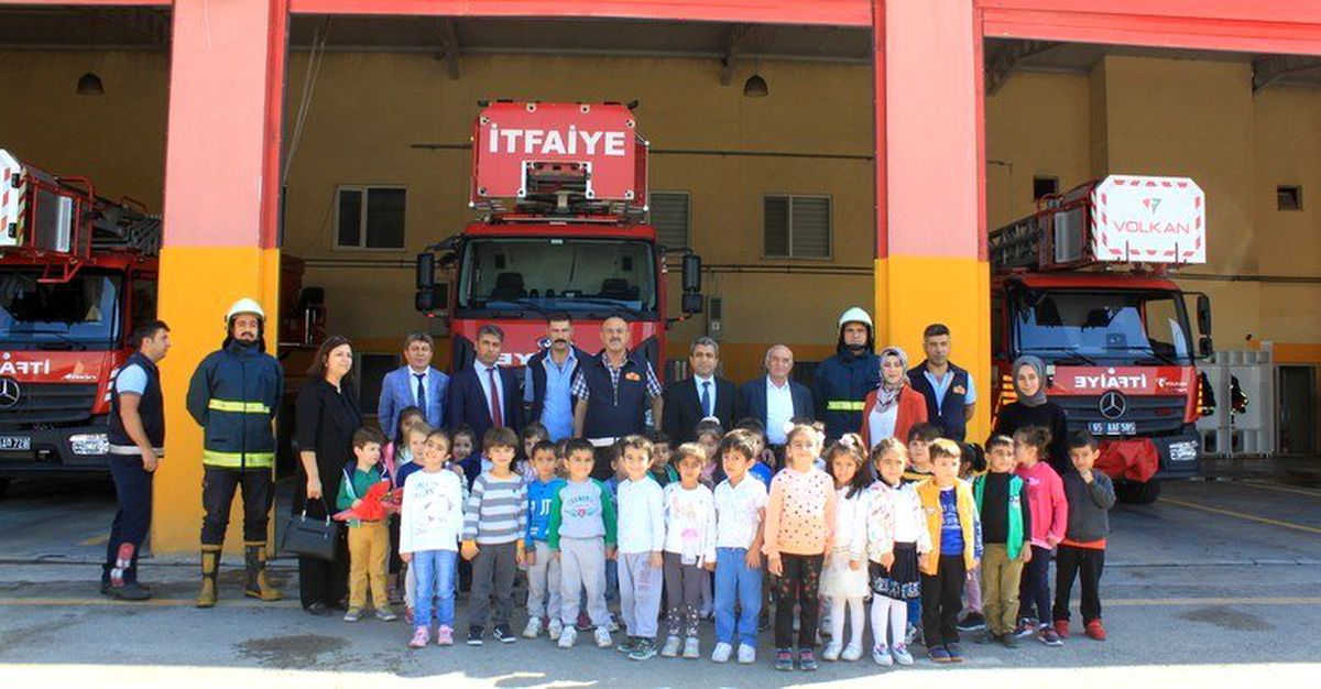 Minik öğrencilerden itfaiyecilere ziyaret