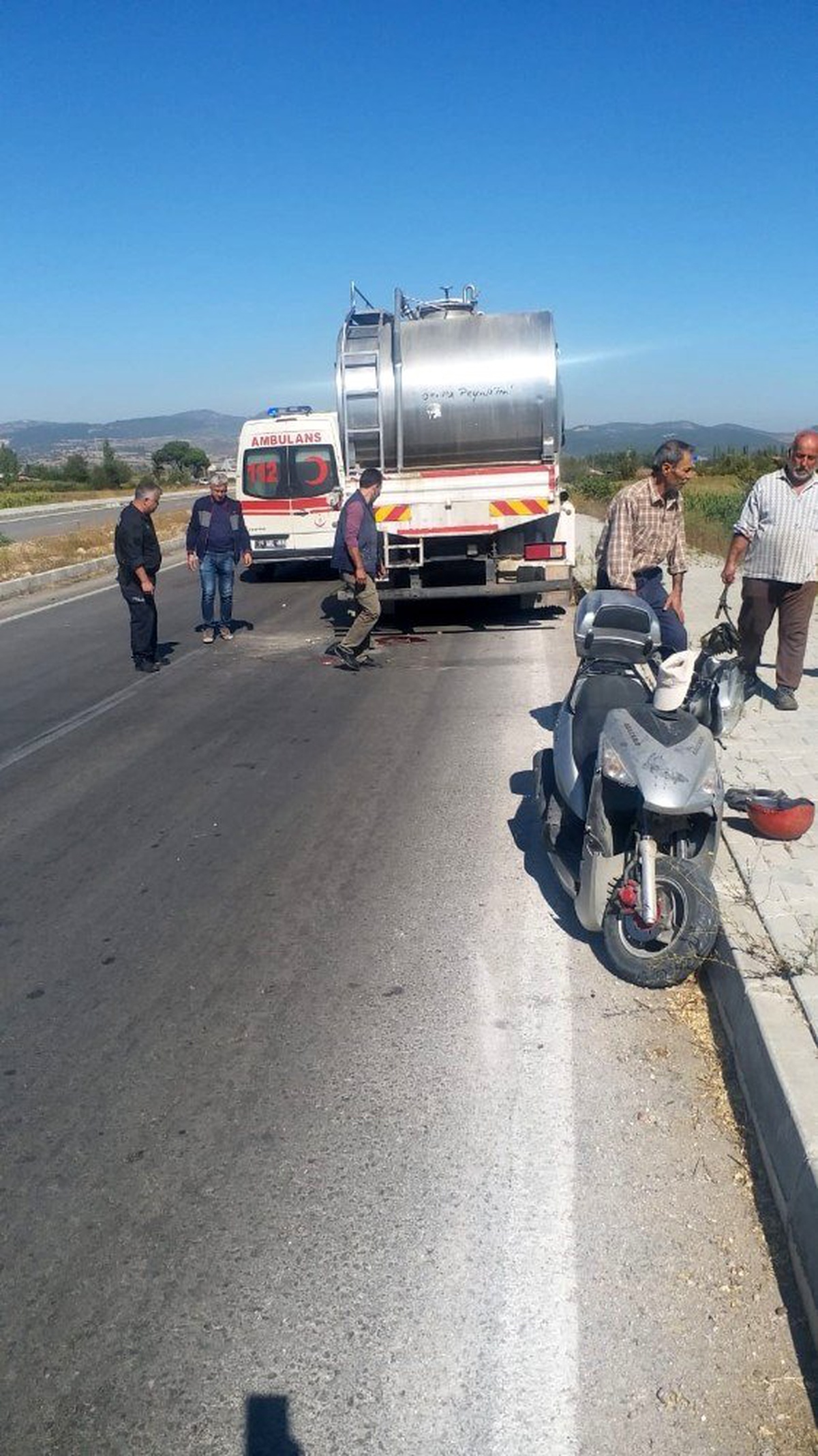 Motosiklet süt tankerine çarptı: 1 yaralı
