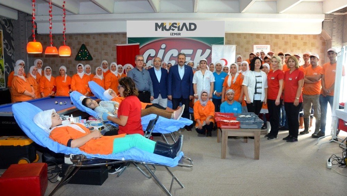 MÜSİAD İzmir\'den Kızılay\'a kan desteği
