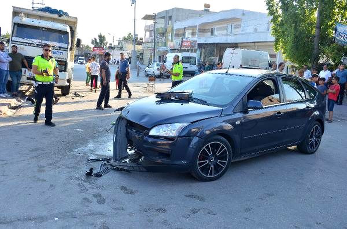 Otomobilin çarptığı motosikletli öldü