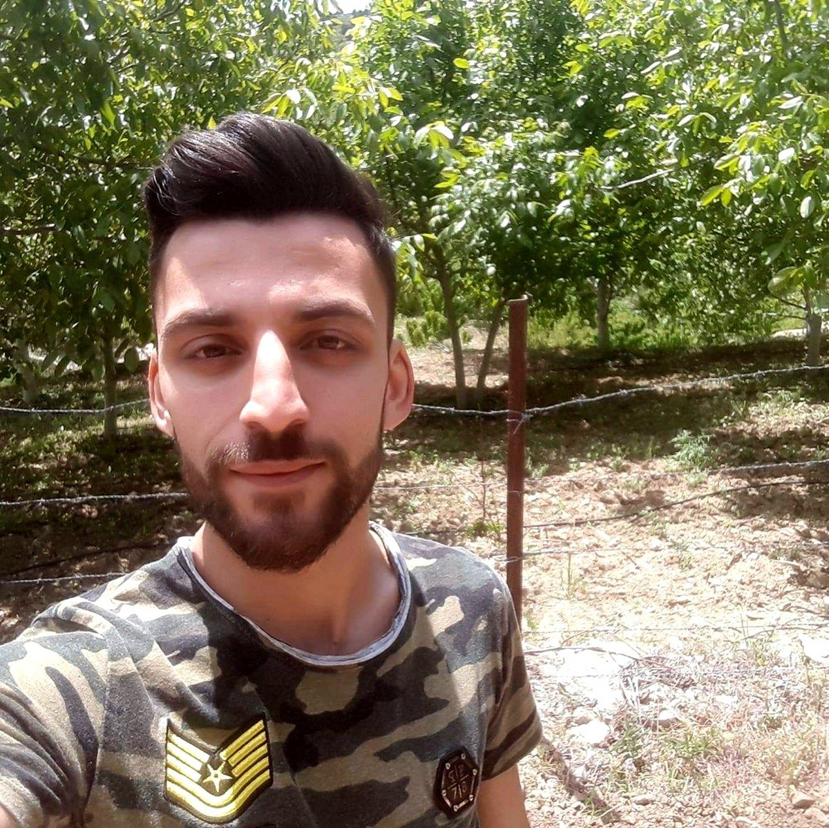 Park halindeki kamyonete çarpan motosiklet sürücüsü hayatını kaybetti