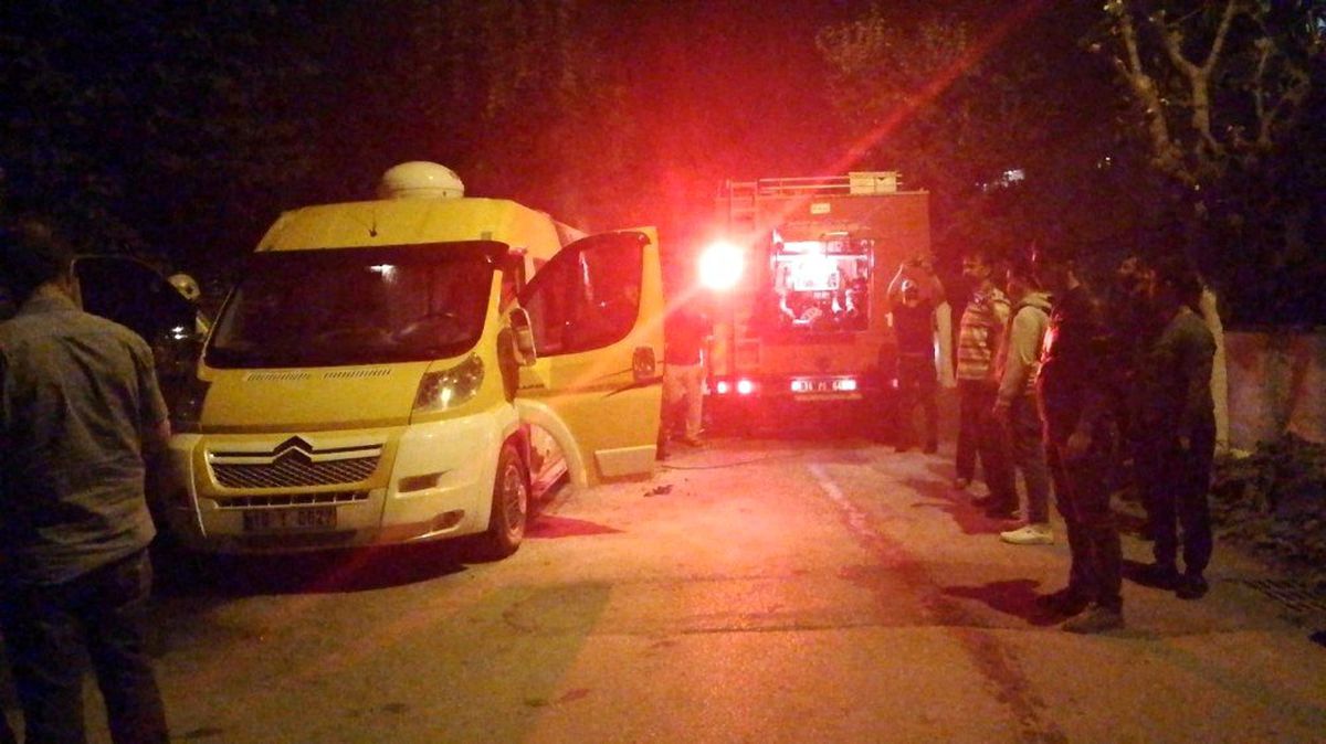 Park halindeki karavan alevlere teslim oldu