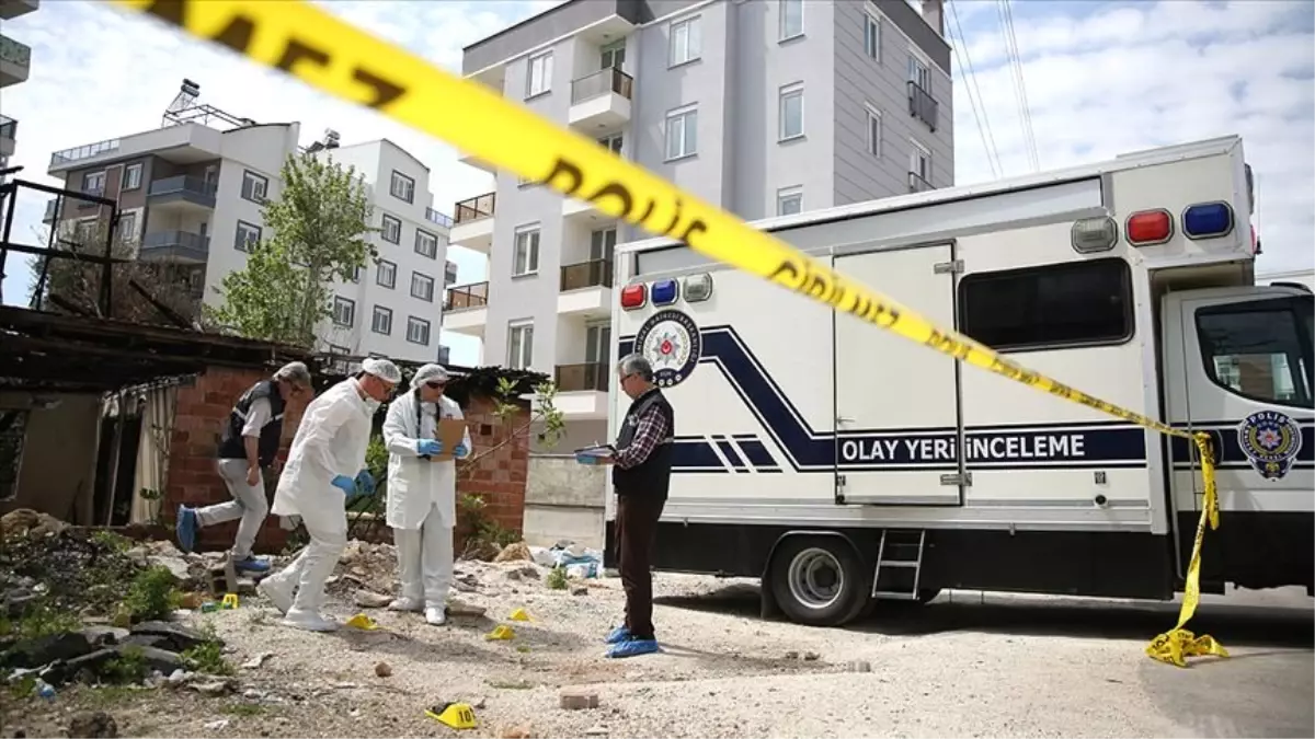 Polis babasının tabancasıyla oyun oynayan çocuk kendini vurdu