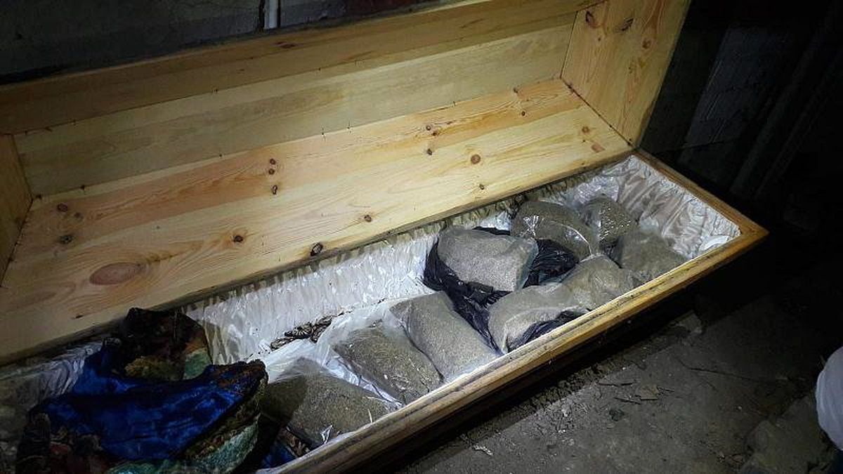 Sakarya\'da cami lojmanında tabut içerisinde 10 kilo uyuşturucu ele geçirildi