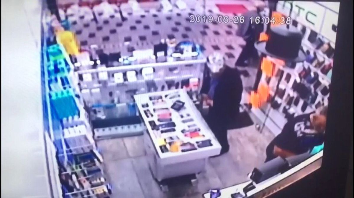 Satılmaz dediği telefon tezgahtan çalındı