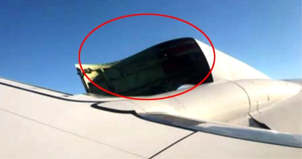 Seyir halindeki yolcu uçağının motor kapağı açıldı! O anlar kameraya yansıdı