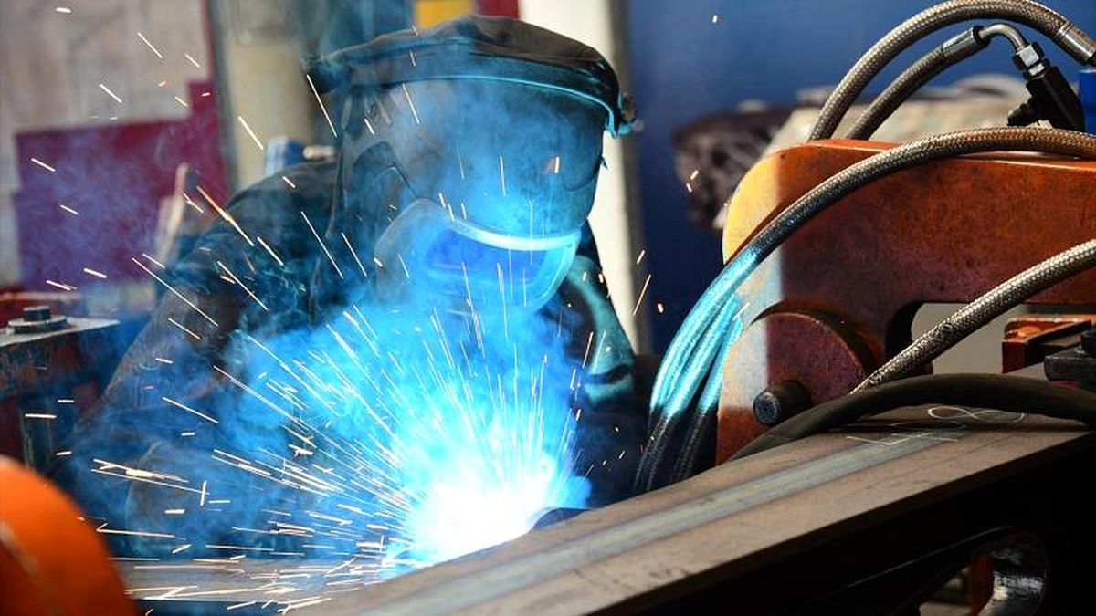 Türkiye\'de ithalat azalıyor, dış ticaret açığı düşüyor