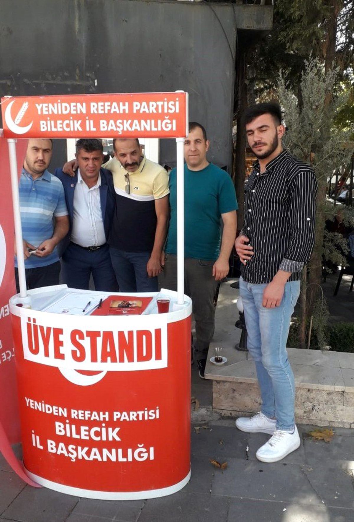 Yeniden Refah Partisi stant açtı
