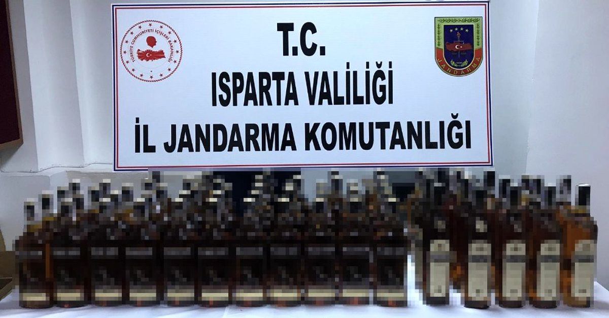 Yolcu otobüsüne kaçak içki operasyonu: 3 gözaltı
