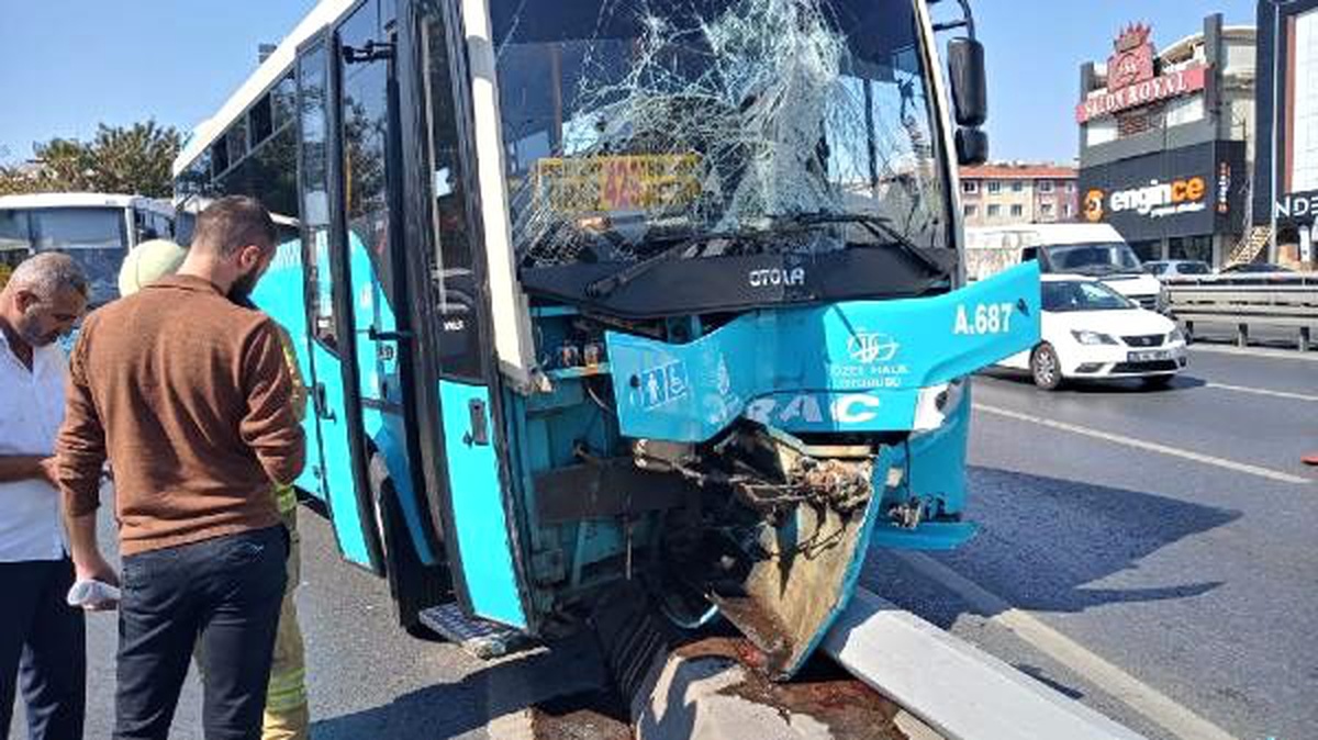 Avcılar\'da özel halk otobüsü kaza yaptı (1)