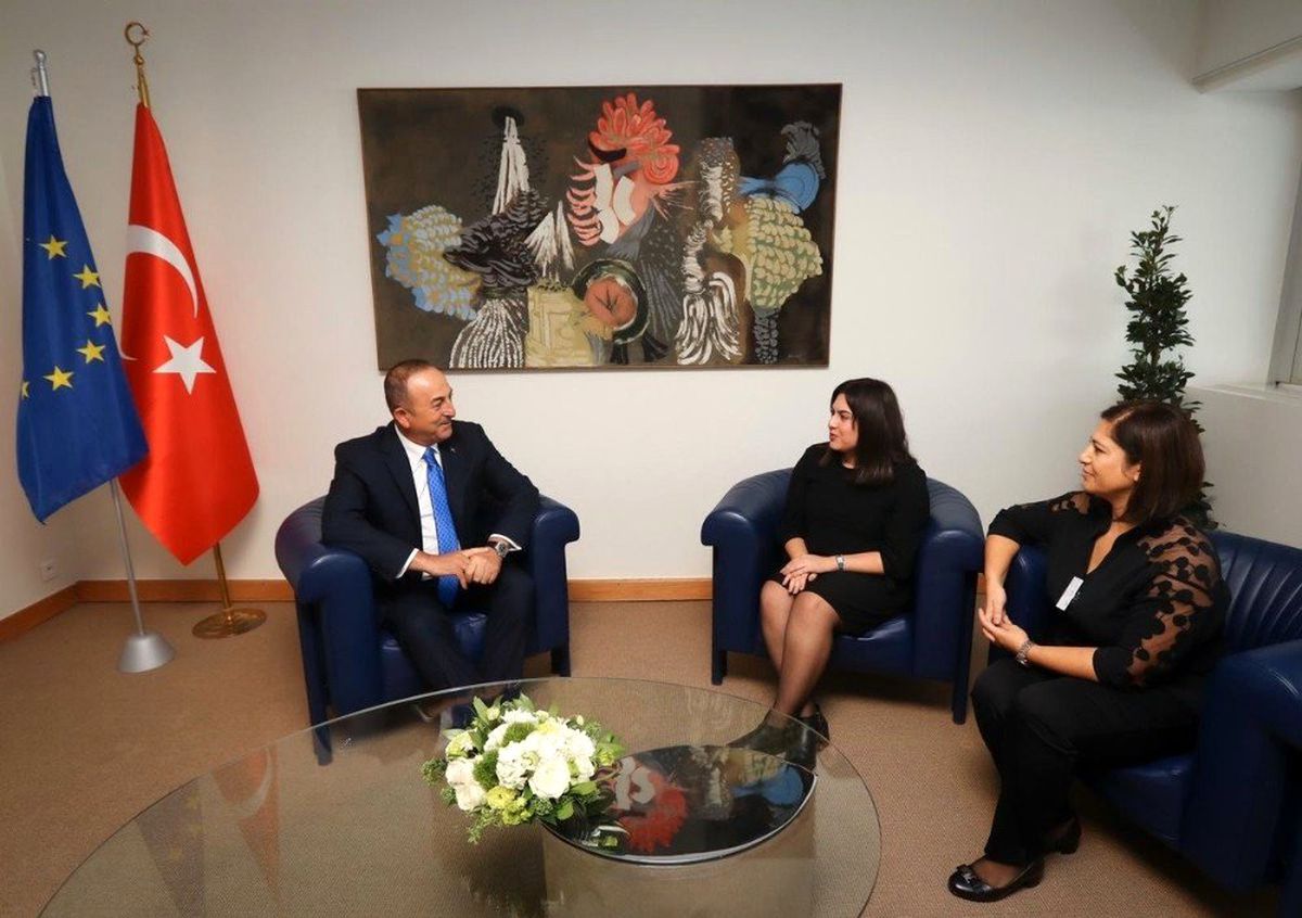 Bakan Çavuşoğlu, kompozisyon yarışması birincisi Elif Başak Çağlar\'ı kabul etti