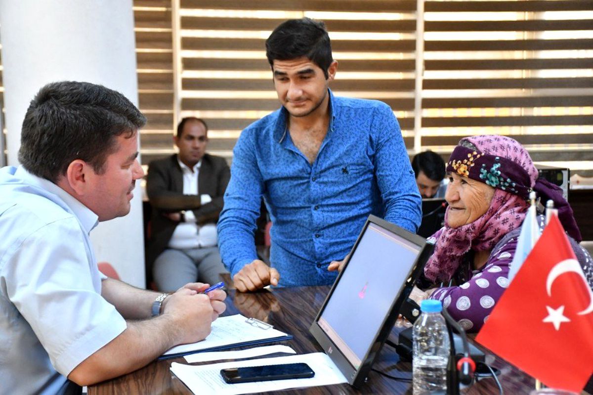 Başkan Dinçer halk gününde vatandaşları tek tek dinledi