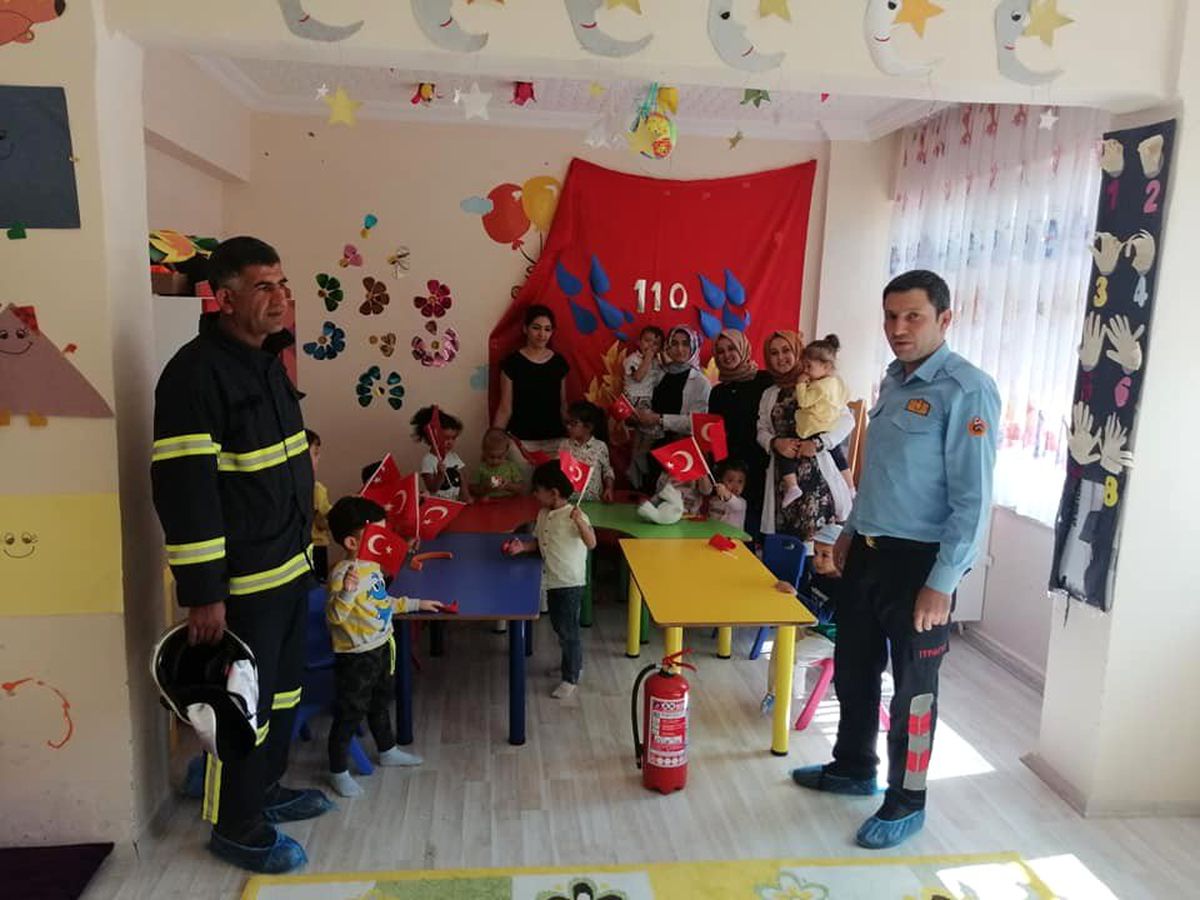 Besni\'de miniklere itfaiye mesleği tanıtıldı