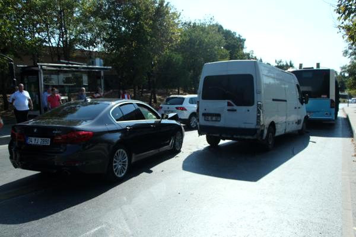 Beyoğlu\'nda zincirleme trafik kazası