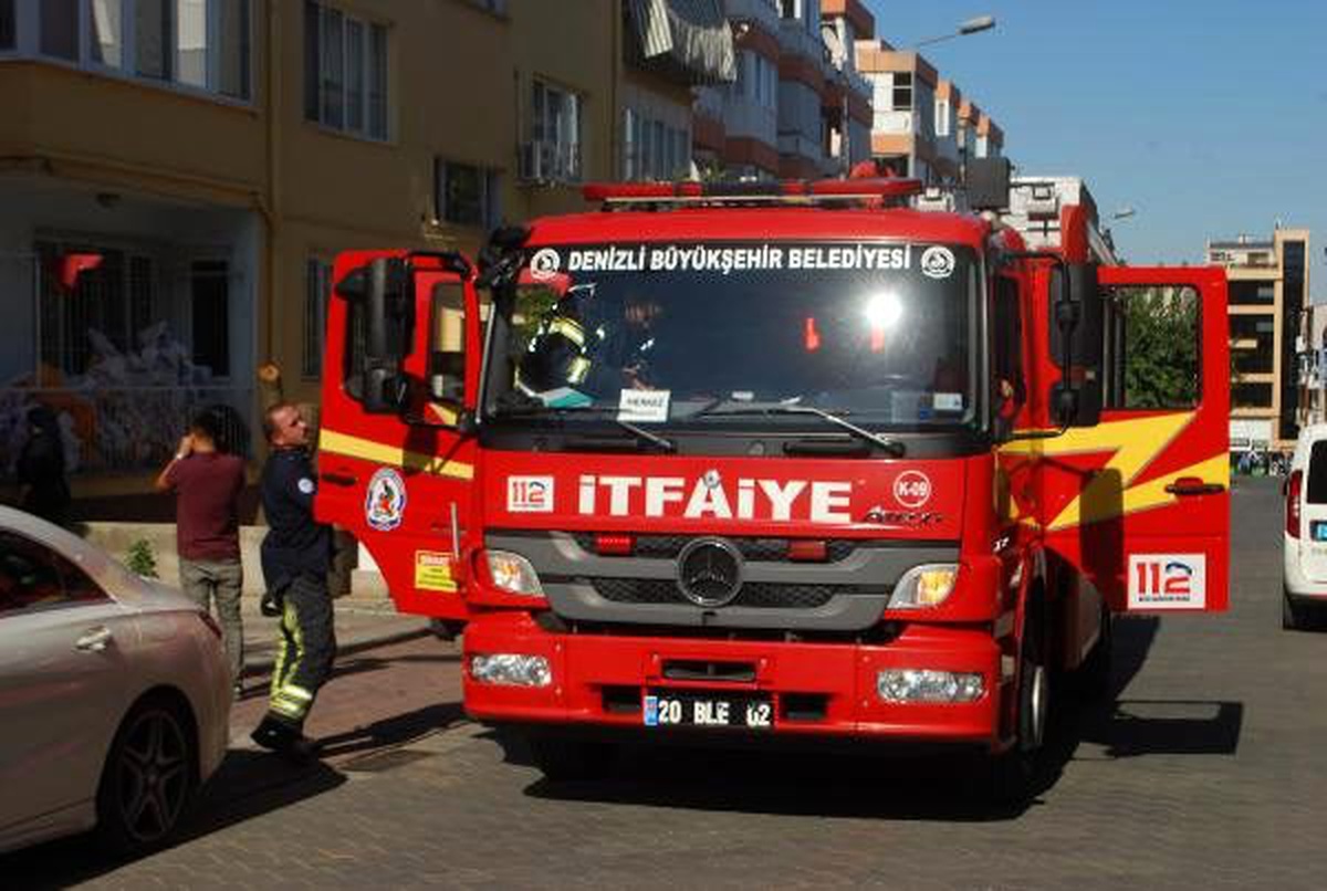 Bulunduğu odayı yakan zihinsel engelli kızı itfaiye kurtardı