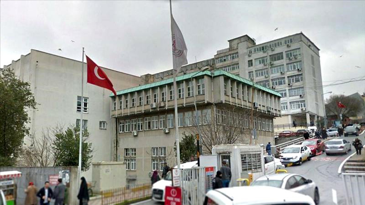 Çapa Diş Hekimliği Fakültesi\'nin zemininde deniz kumu bulundu, 7 bina boşaltılacak