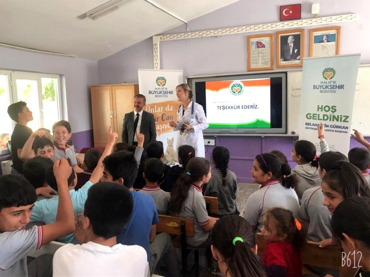 Çocuklara hayvan sevgisi kazandırılması için seminerler veriliyor