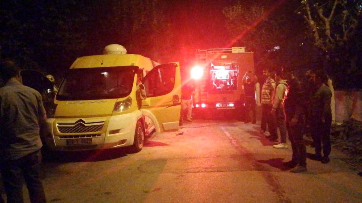 Diyarbakır\'da otomobil ambulansa çarptı