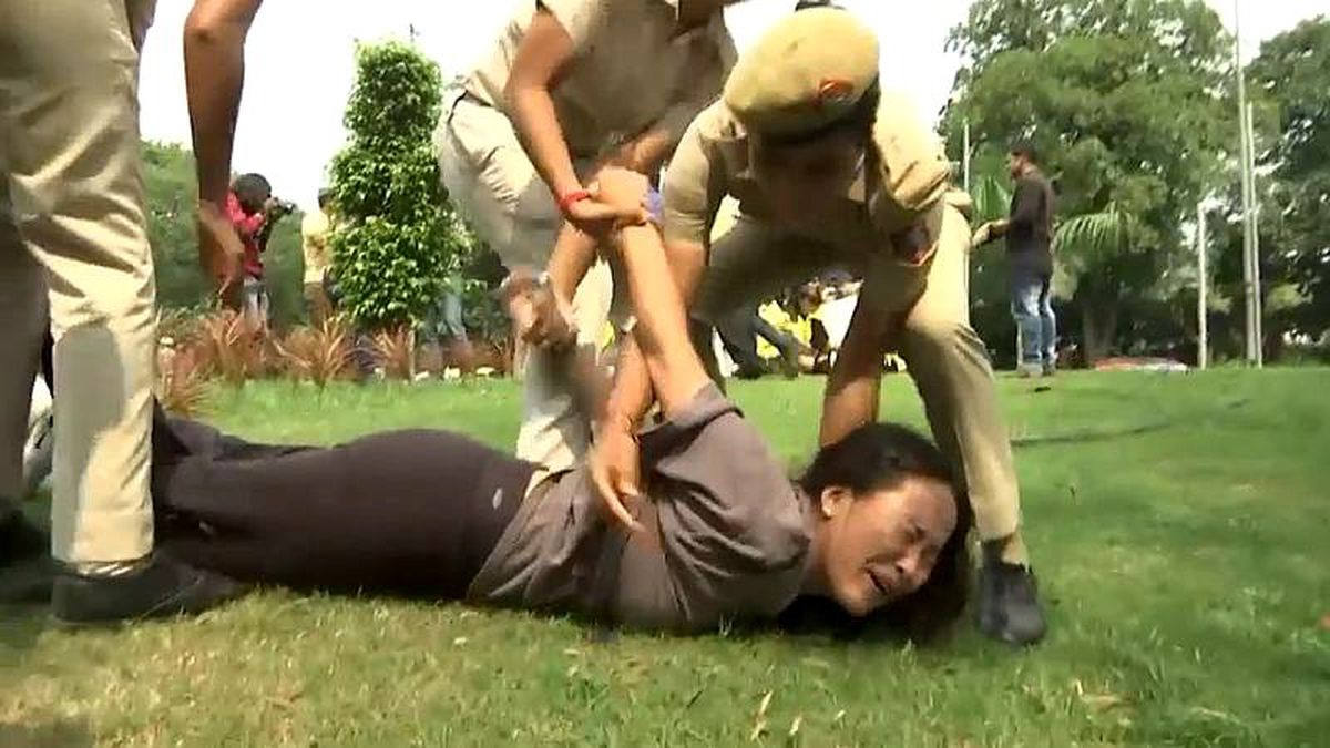 Ekim Devrimi\'nin yıl dönümünde Tibetlilerden Yeni Delhi\'de protesto