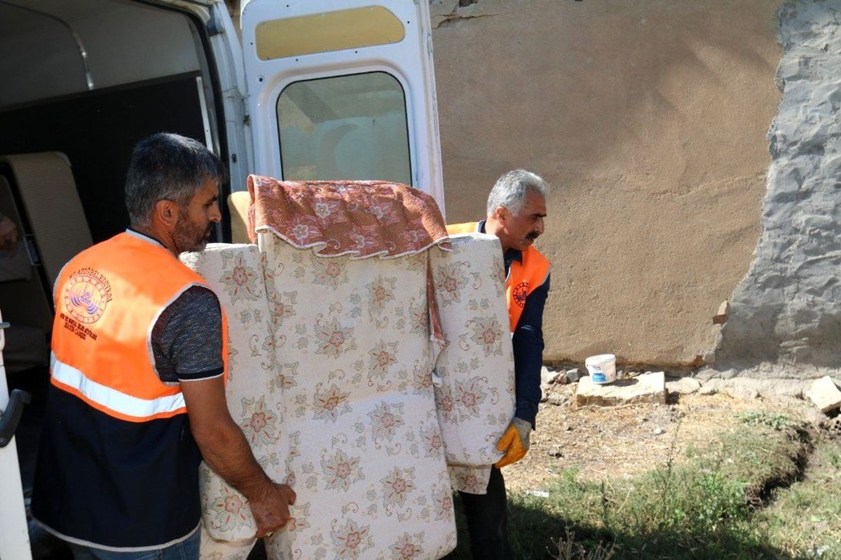 Eşyasız evde yaşayan aileye, belediyeden destek