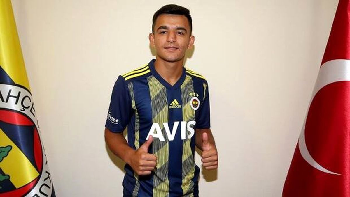 Fenerbahçe\'den genç futbolcuya profesyonel sözleşme