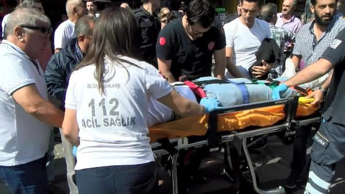 Halk otobüsü beşiktaş\'ta karşıdan karşıya geçmeye çalışan öğrenciye çarptı