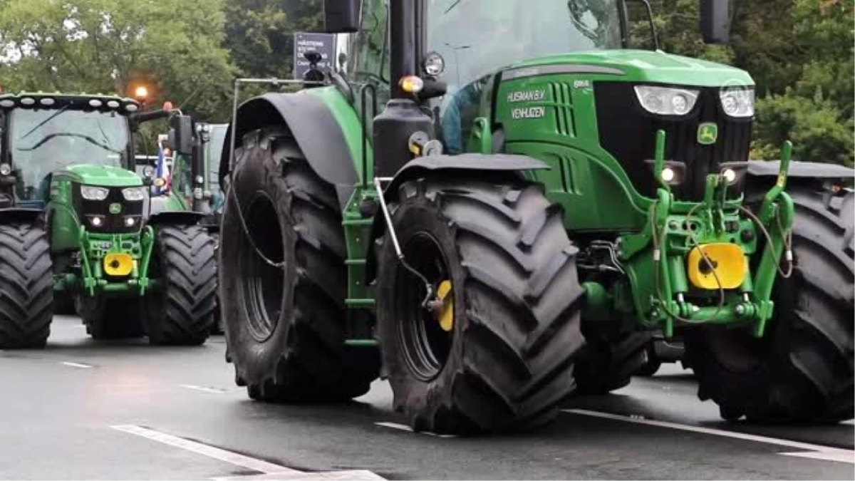 Hollanda\'da çiftçilerden hükümetin tarım politikasına protesto - LAHEY
