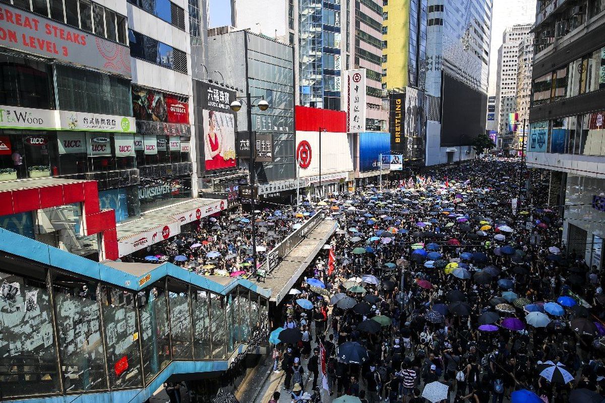 Hong Kong\'da protestocular Çin\'in yıl dönümünde sokaklarda