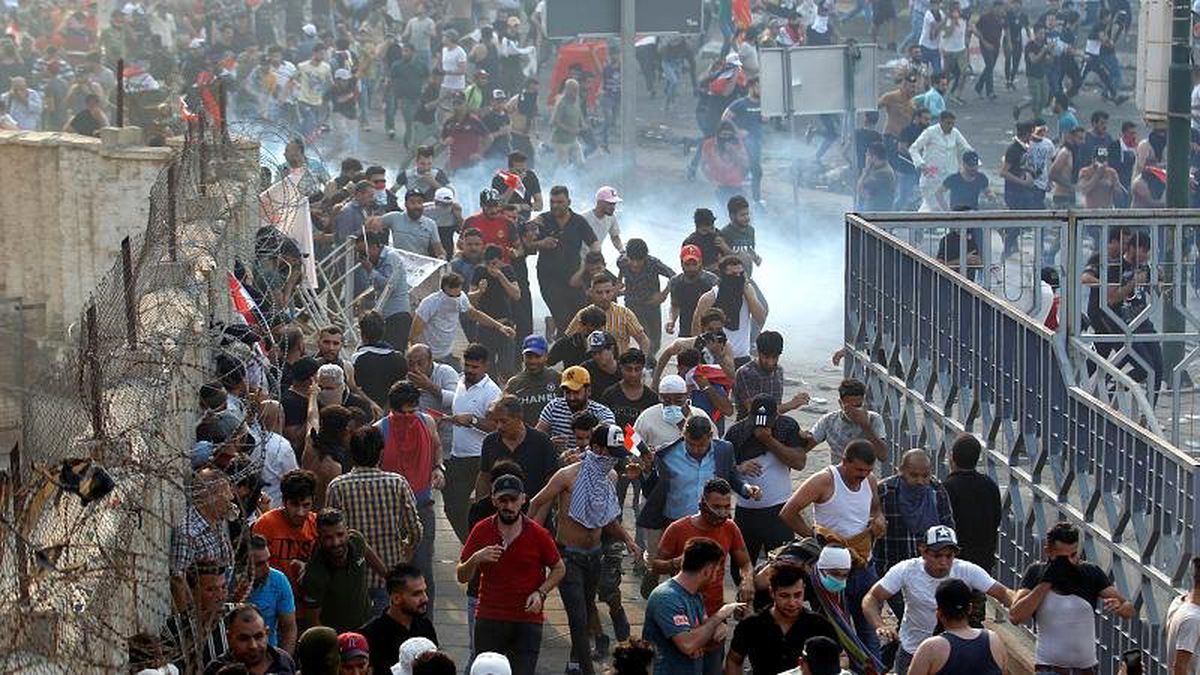 Irak\'ta yolsuzluk protestosuna polis müdahalesi: En az 1 ölü, 200 yaralı