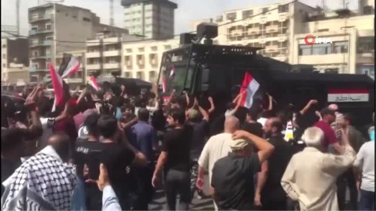 Irak\'ta Yüzlerce Kişi Yolsuzlukları Protesto Etti