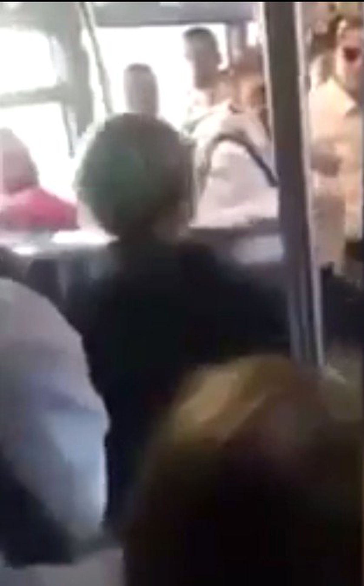 Metrobüsteki kavga cep telefonu kamerasında