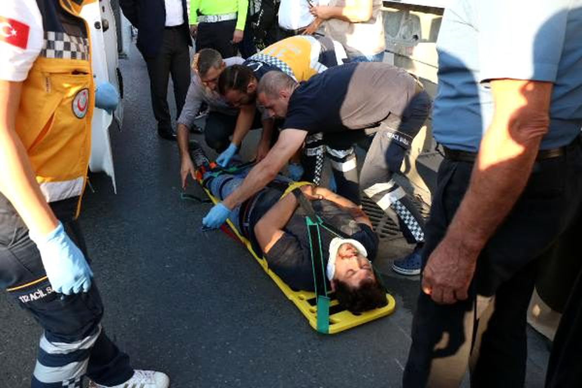 Motosiklet sürücüsü kaza yaptı ilk yardımına ibb hemşiresi koştu