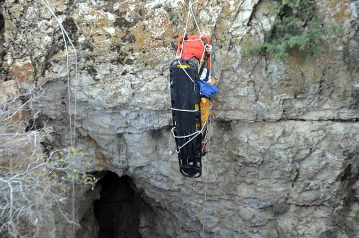 Obruktan yarasa gübresi çıkarmak isteyen kişi öldü