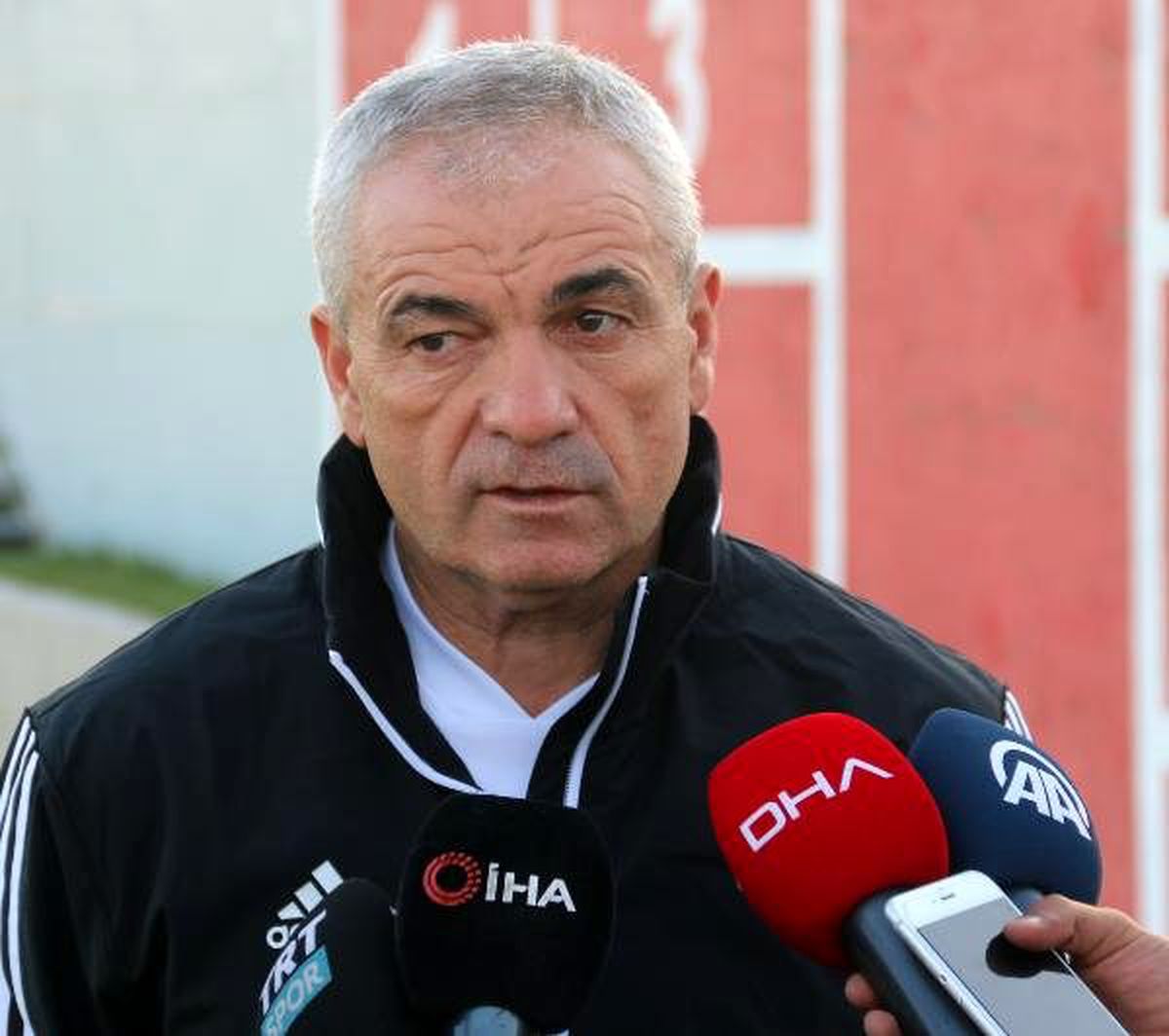 Rıza çalımbay: hakemler var\'ı kullanamıyorlarsa, kaldırsınlar