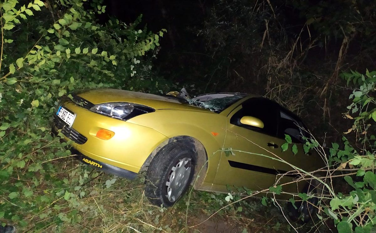Samsun\'da otomobil şarampole devrildi: 3 yaralı