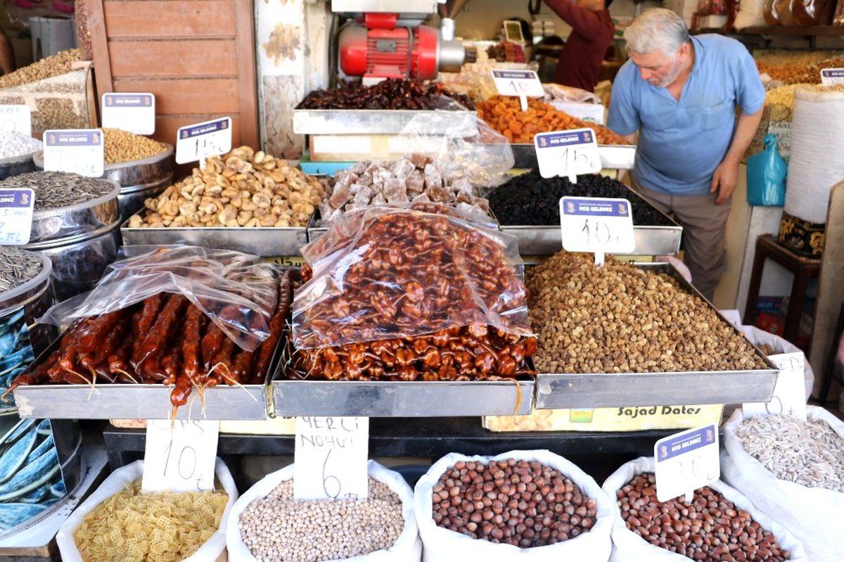 Şanlıurfa\'da kışlık kuru yemişler görücüye çıktı