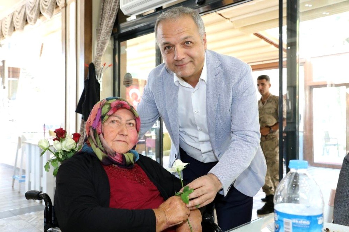 Üçok: "Büyüklerimiz bizim baş tacımızdır"